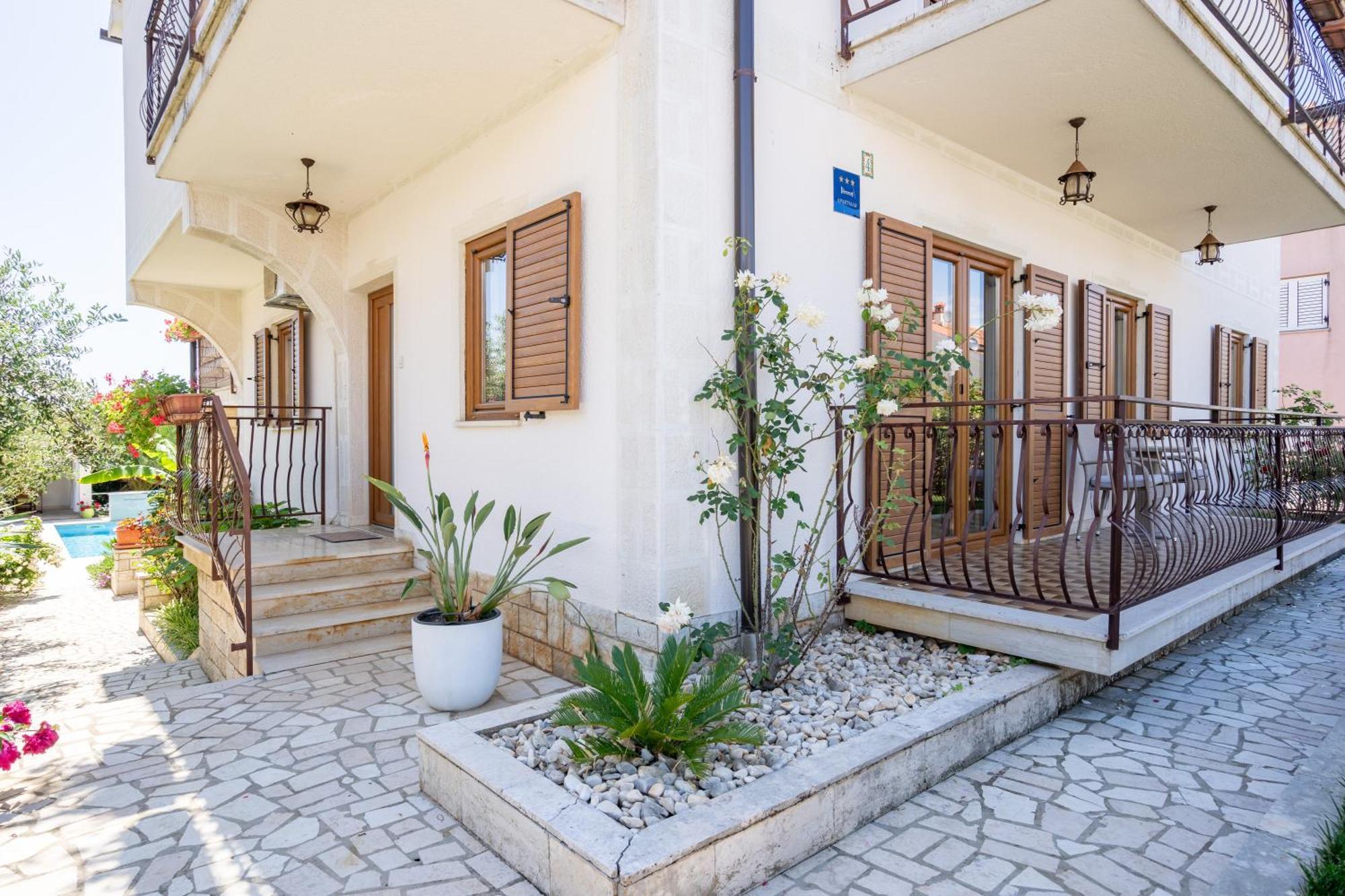 Apartments Maras Porec Bagian luar foto