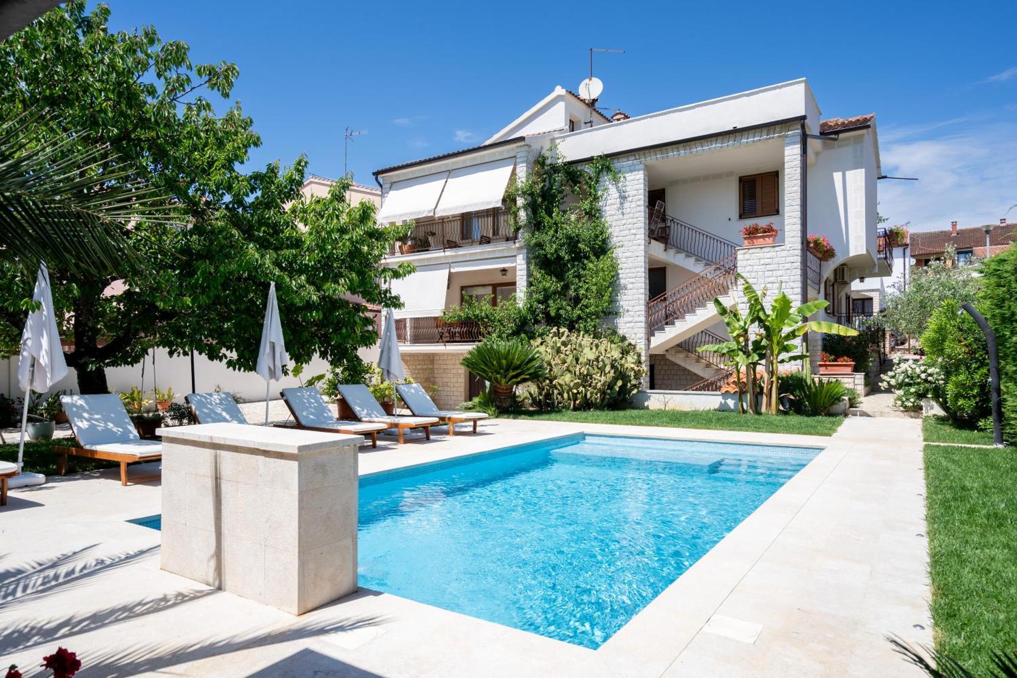 Apartments Maras Porec Bagian luar foto
