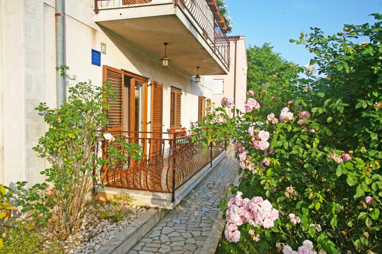 Apartments Maras Porec Bagian luar foto